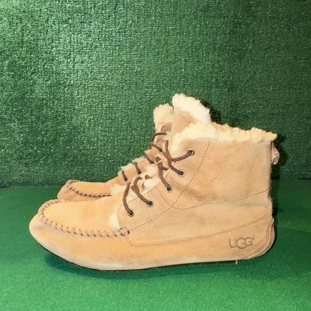 UGG Chickaree Moccasin Chestnut Shearling Lace Up Boots Women Size 8